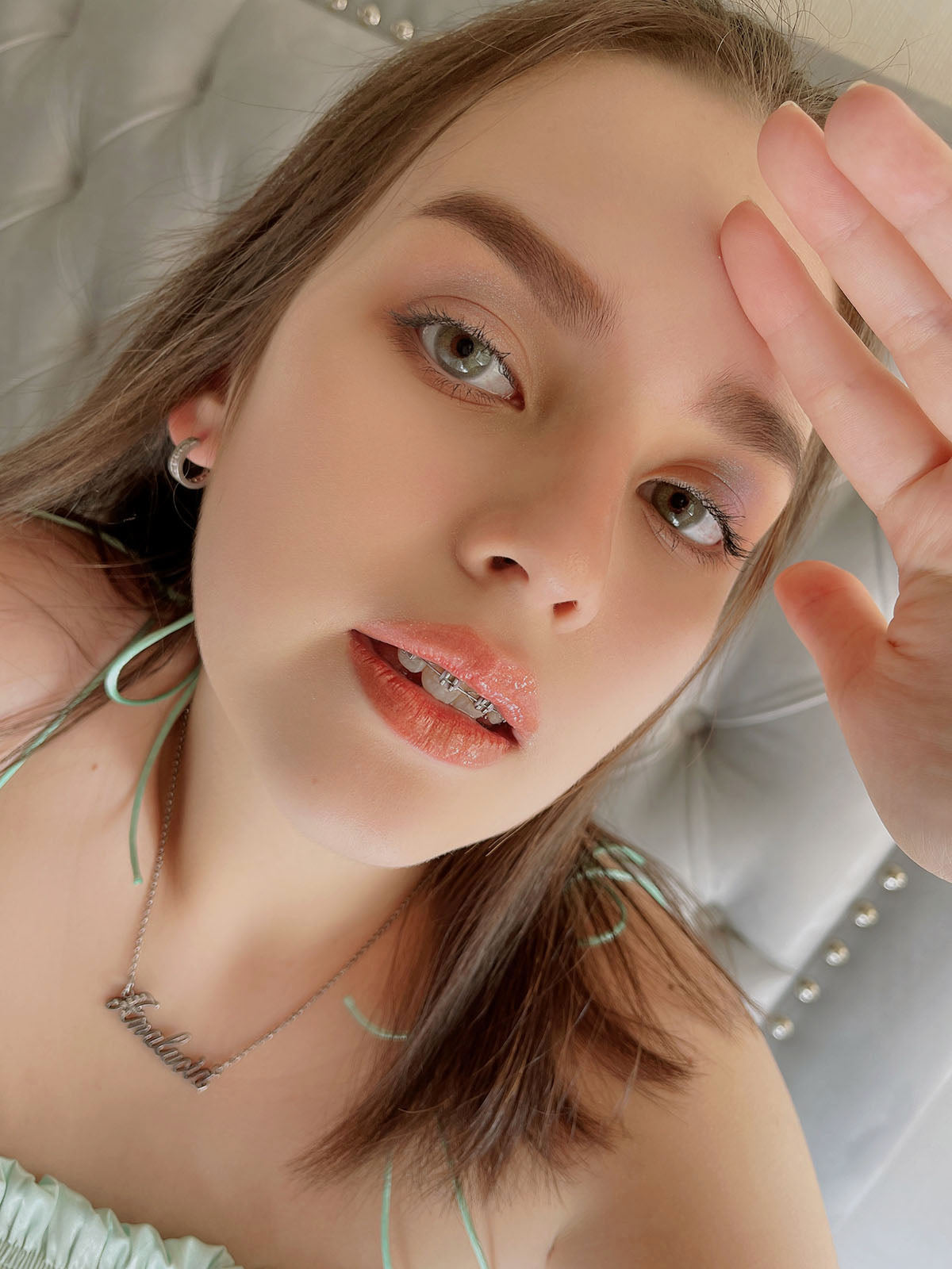 QUEEN GRAY